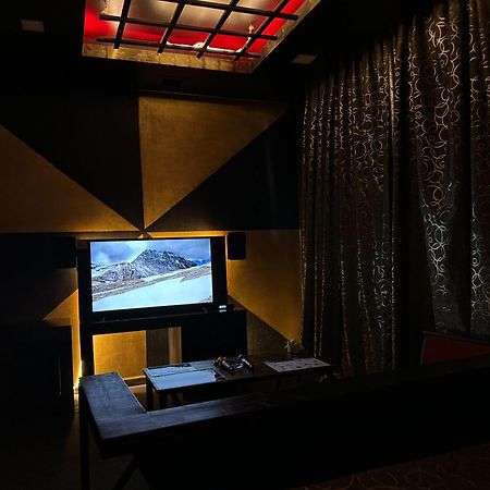 Cinema Plaza Hotel Baku Exteriör bild