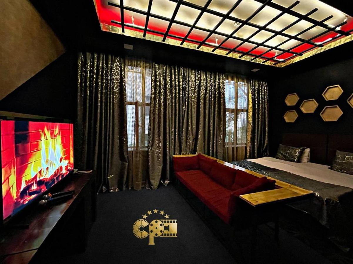 Cinema Plaza Hotel Baku Exteriör bild