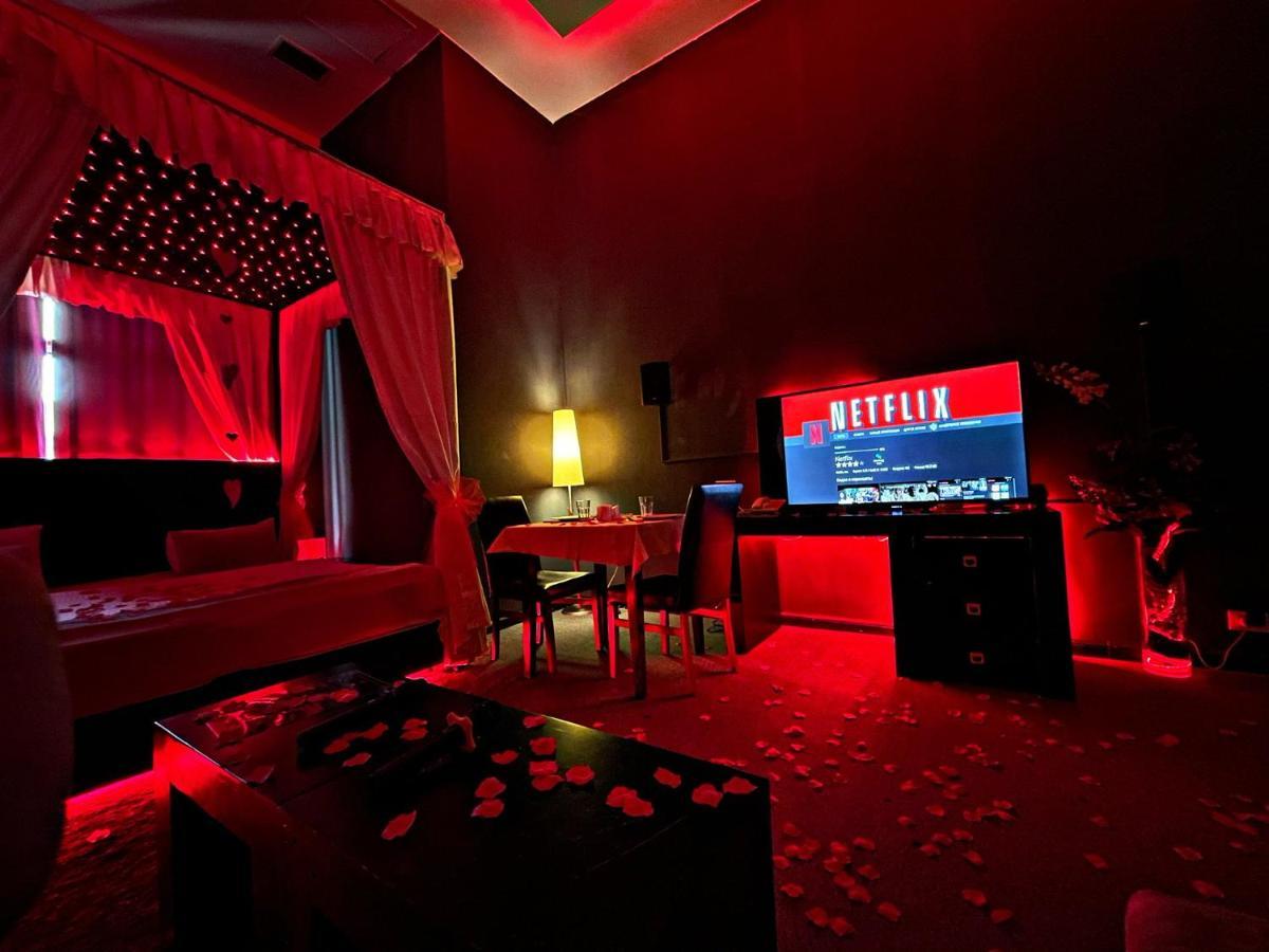 Cinema Plaza Hotel Baku Exteriör bild