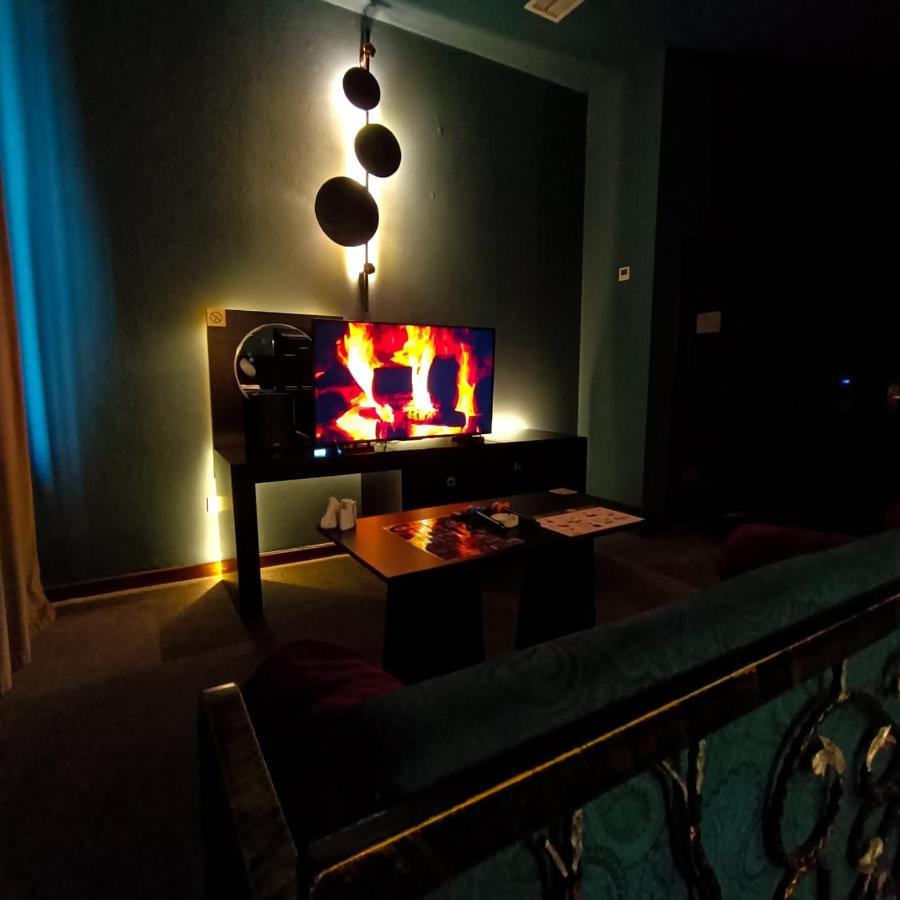 Cinema Plaza Hotel Baku Exteriör bild