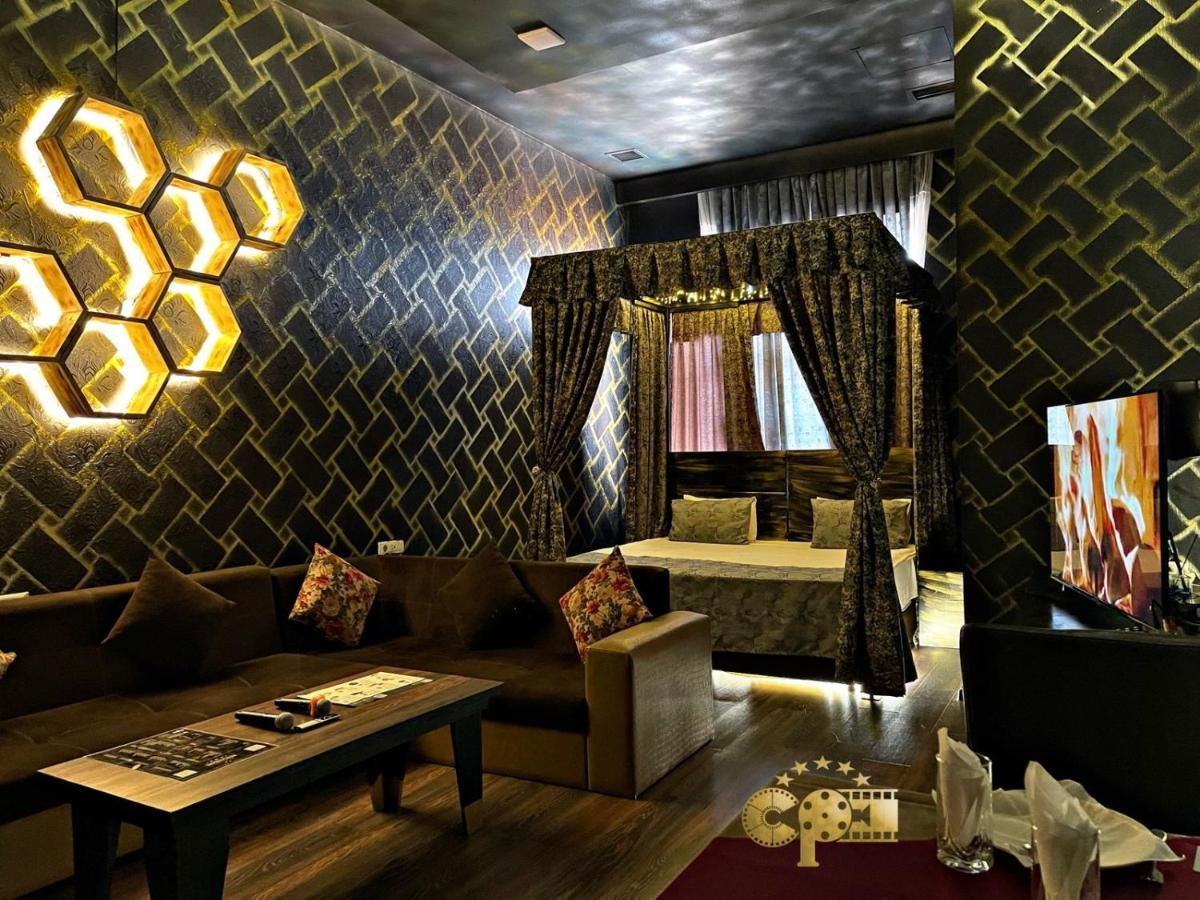 Cinema Plaza Hotel Baku Exteriör bild