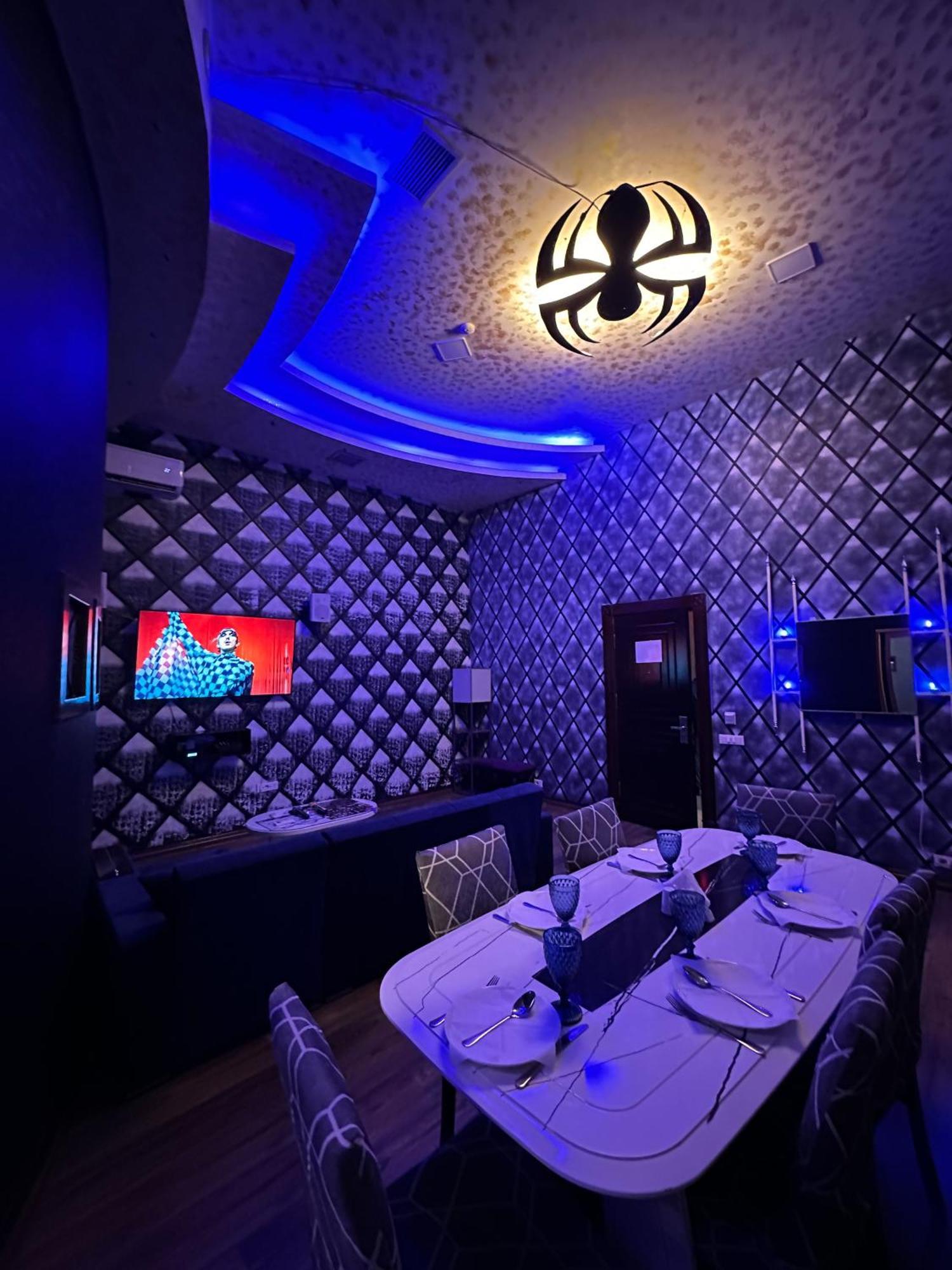 Cinema Plaza Hotel Baku Exteriör bild