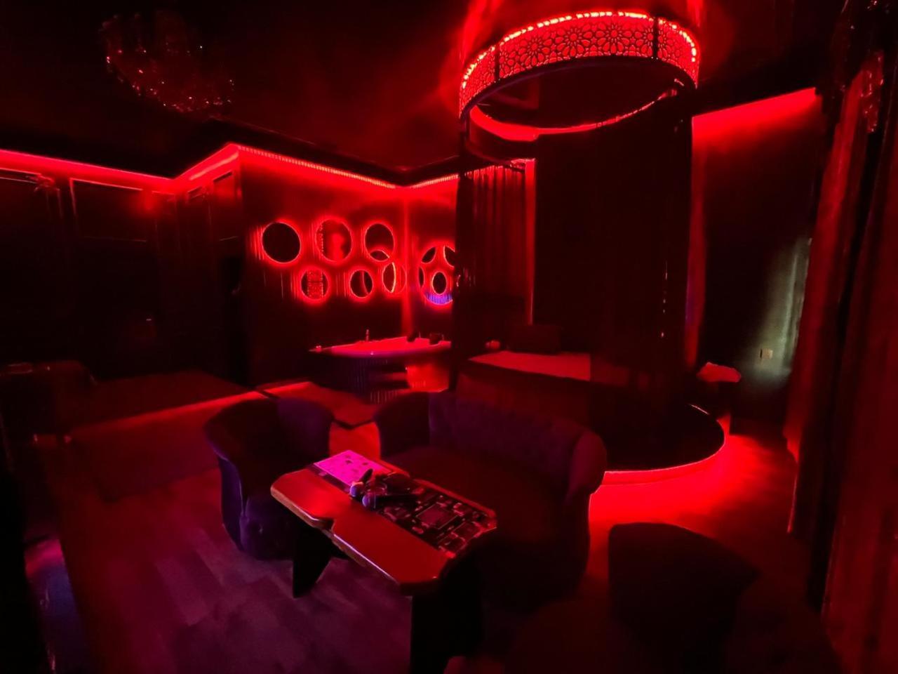 Cinema Plaza Hotel Baku Exteriör bild