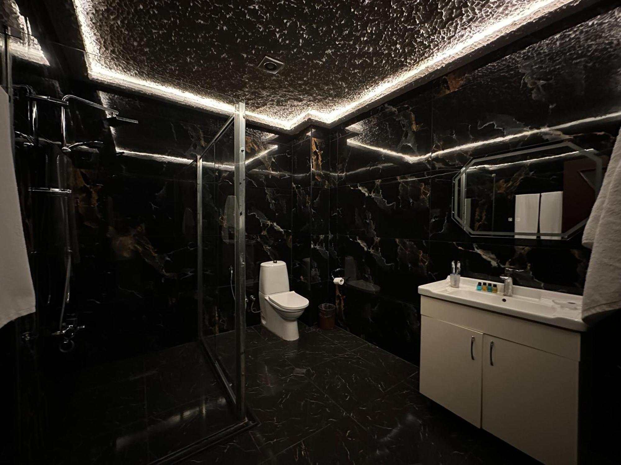 Cinema Plaza Hotel Baku Exteriör bild