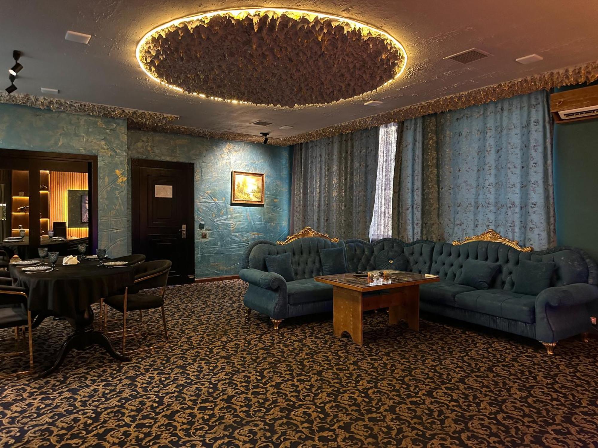 Cinema Plaza Hotel Baku Exteriör bild