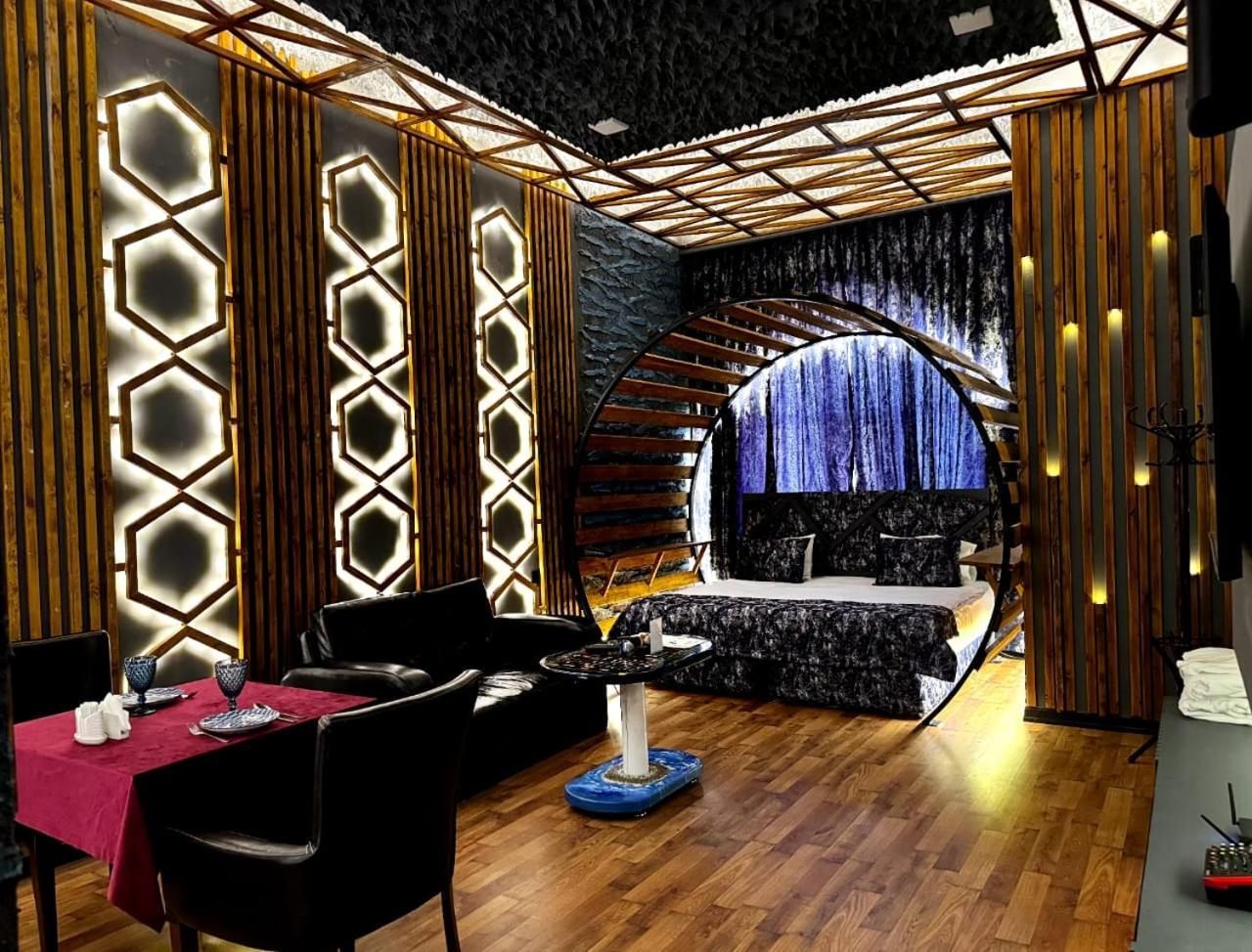 Cinema Plaza Hotel Baku Exteriör bild